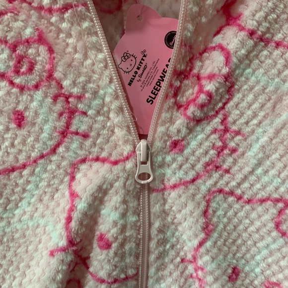 NWT Hello Kitty Onesie Sleepwear - Picture 2 of 7